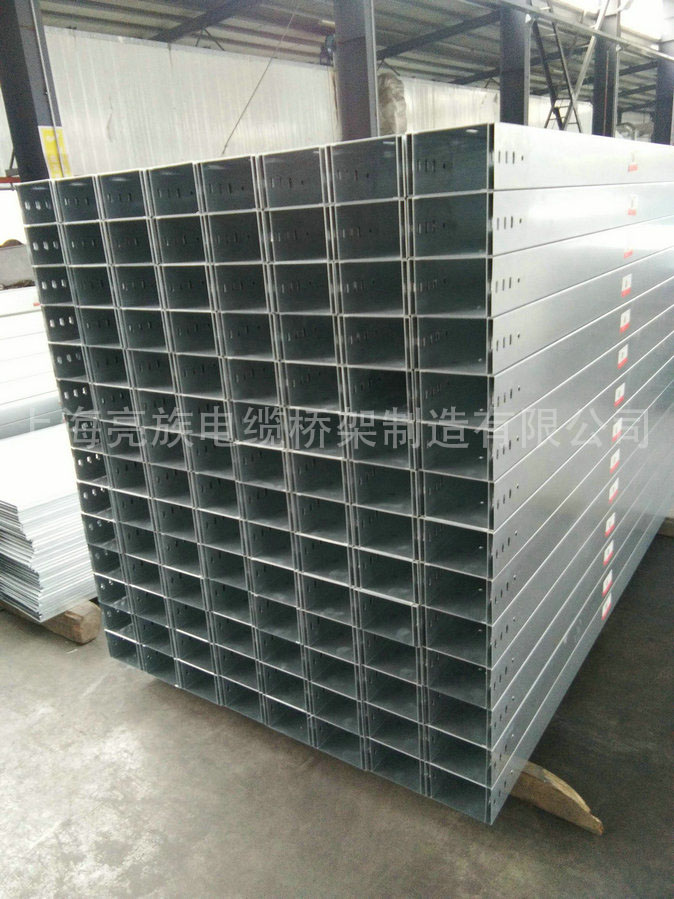 做好的（de）熱浸鋅橋架