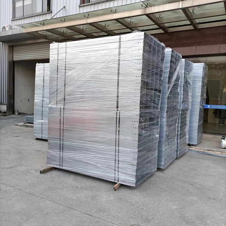 鋁合（hé）金槽（cáo）式橋架長距離運輸時的情（qíng）況