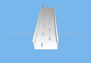 直通橋架電纜默默承擔（dān）著線纜的重量