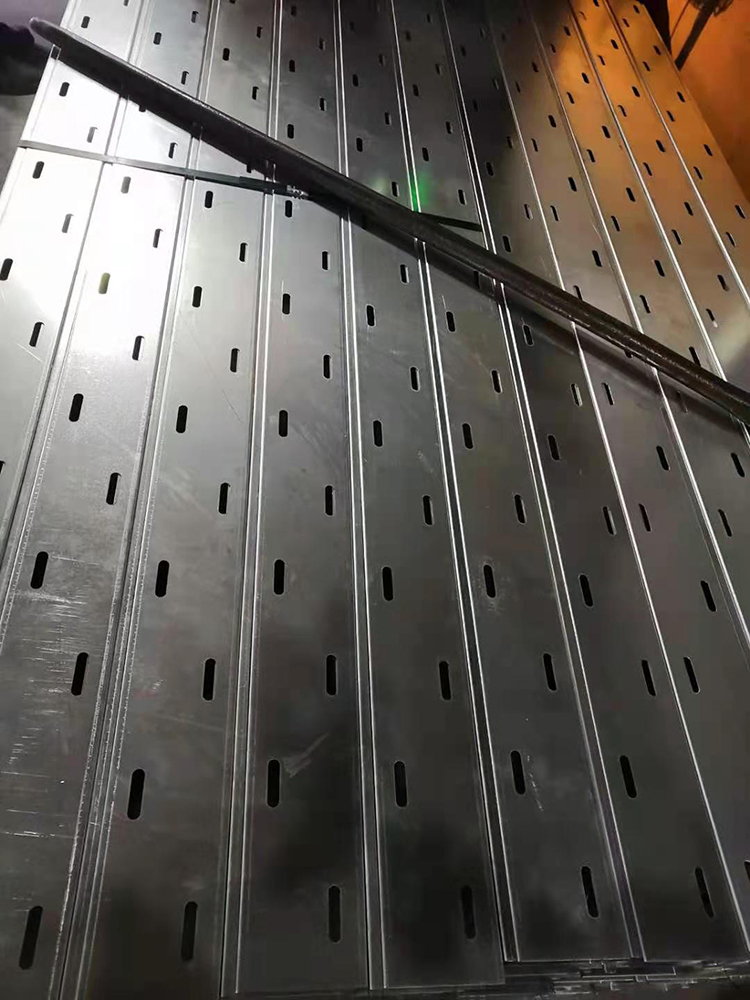 托盤式（shì）橋架壽命的基礎保障